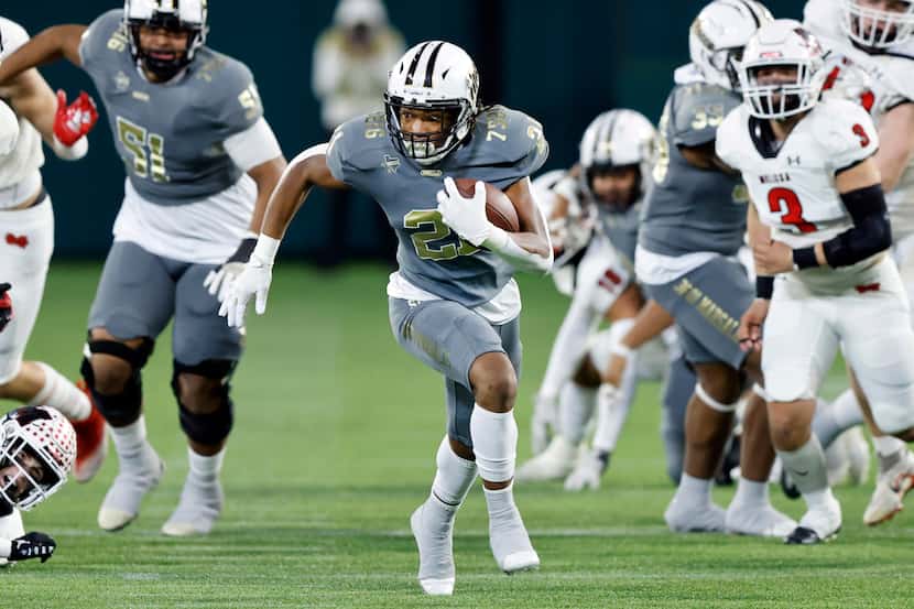 South Oak Cliff running back Danny Green (21) broke a couple Melissa tackles as he raced for...