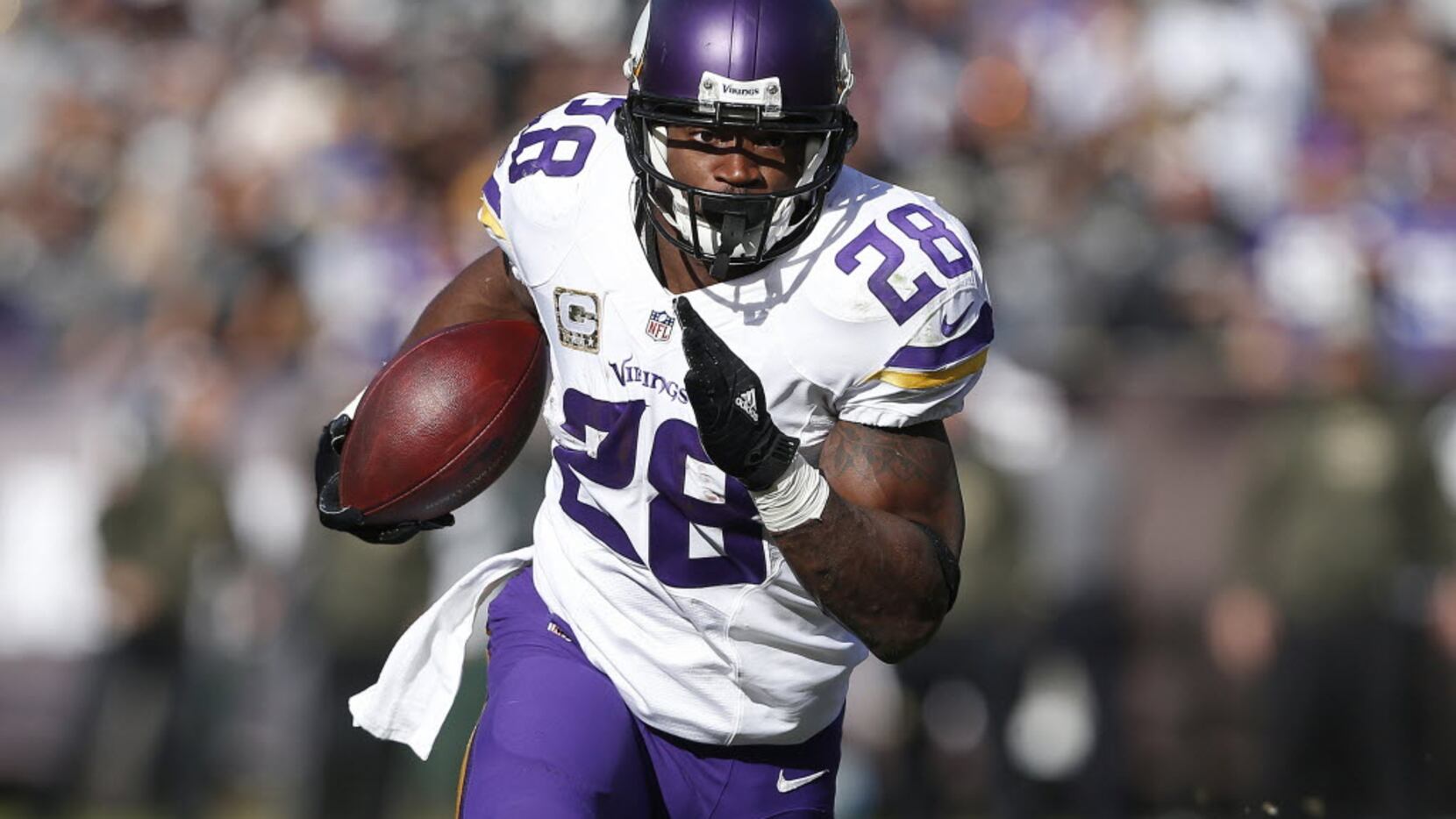 Minnesota Vikings: A Look at RB No. 28 Adrian Peterson