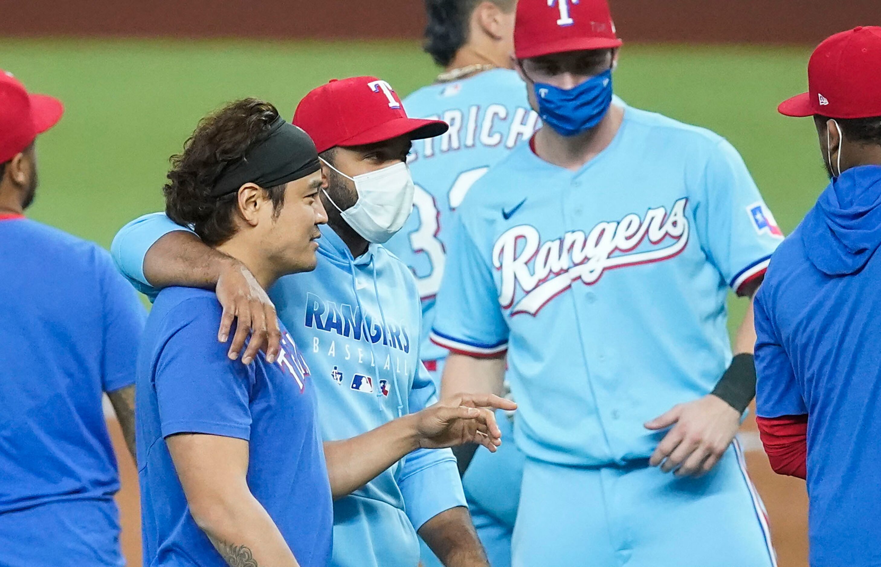 Injured Texas Rangers shortstop Elvis Andrus puts his arm around outfielder Shin-Soo Choo as...