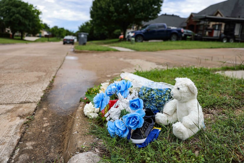 A makeshift memorial on Saddleridge Drive in Dallas rests near the spot where the body of...
