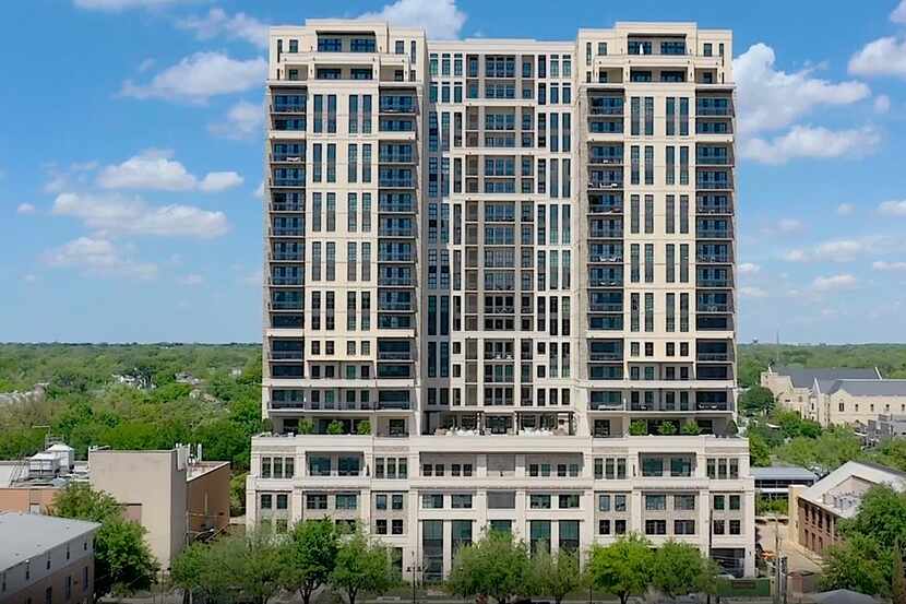 The 20-story Novel Turtle Creek apartment tower in Oak Lawn has sold.