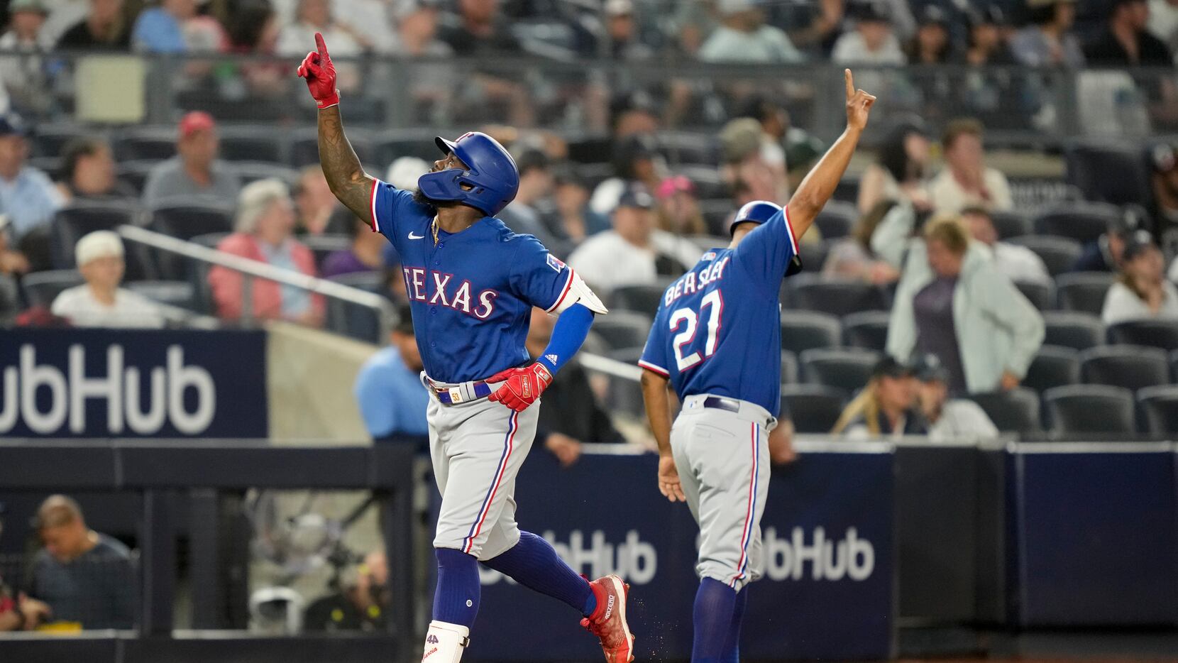 Texas Rangers Draw Closer in World Series - The New York Times