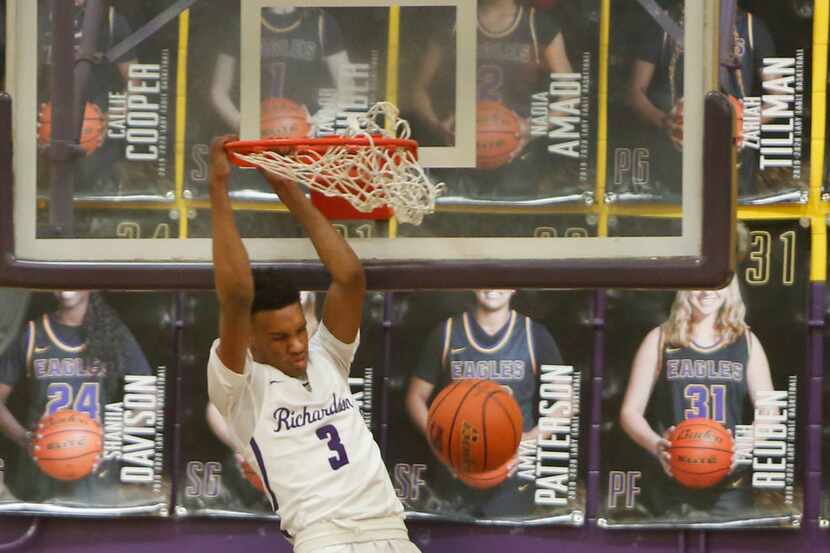 Richardson's Rylan Griffen (3) dunks during the first half of an 81-77 overtime win against...