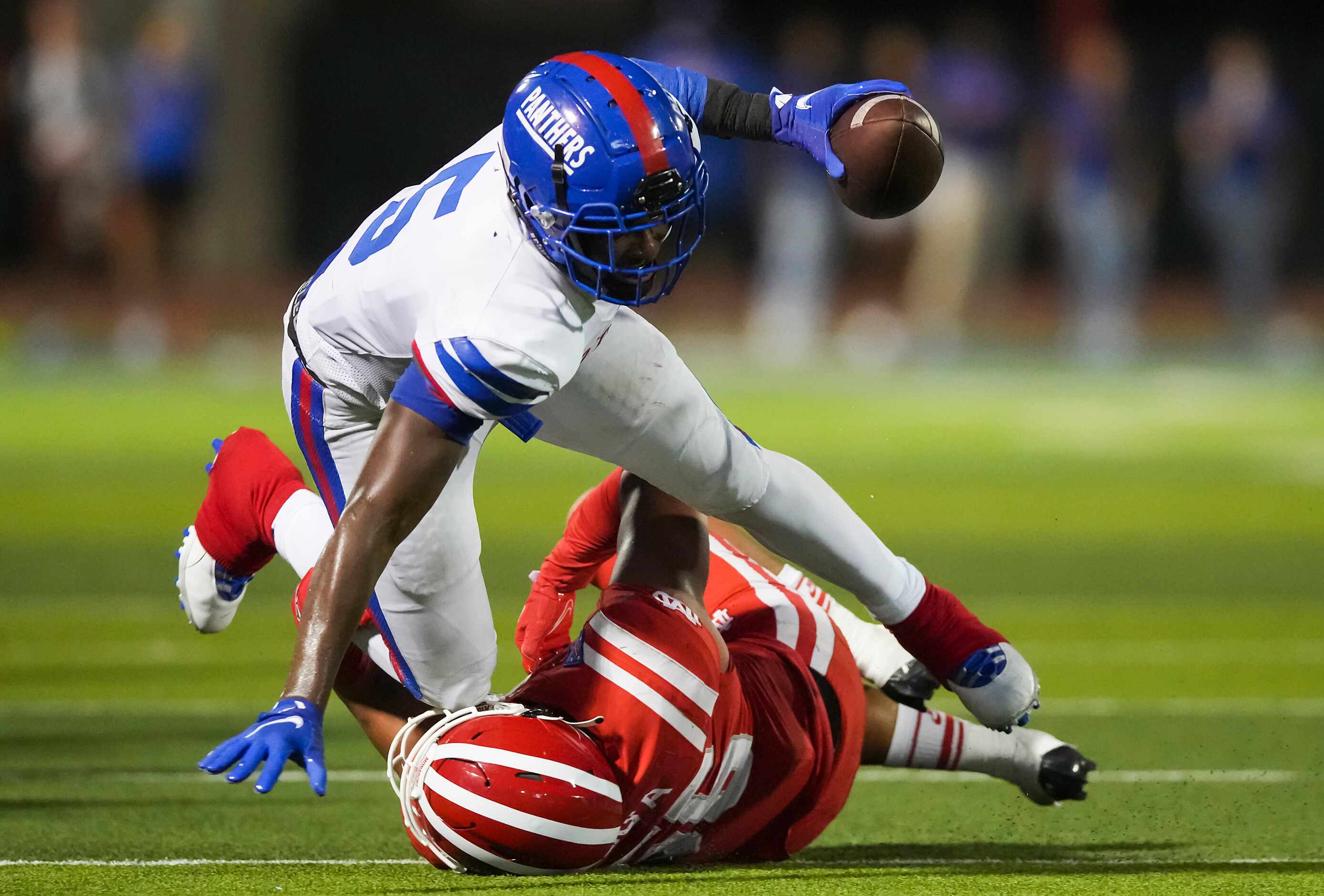 Duncanville running back Malachi Medlock (5) is brought down by Mater Dei linebacker ...