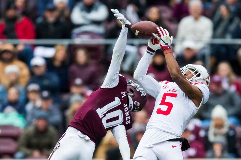 Texas A&M Aggies defensive back Myles Jones (10) reaches to try to block a pass caught by...