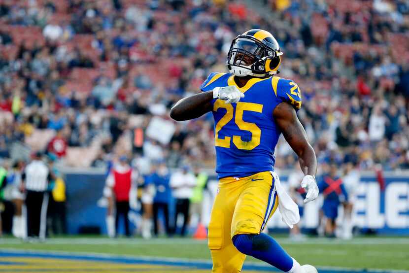 Los Angeles Rams running back Lance Dunbar (25) scores a touchdown against the San Francisco...