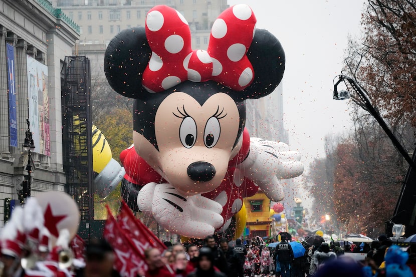 El globo de Minnie Mouse durante el desfile de Macy's por el Día de Acción de Gracias, el...