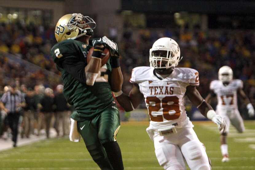 Baylor Bears wide receiver Terrance Williams (2) catches a touchdown pass in front of Texas...