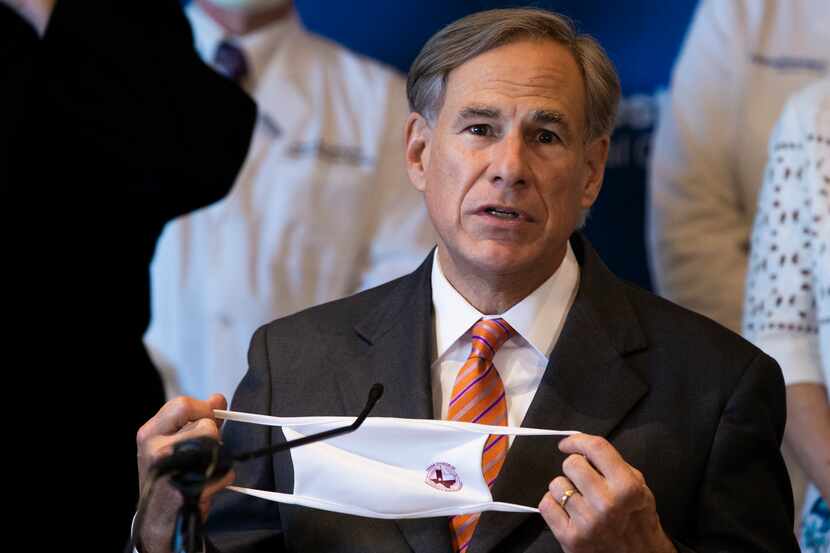 El gobernador de Texas Greg Abbott quería eliminar el mandato de las mascarillas en febrero,...