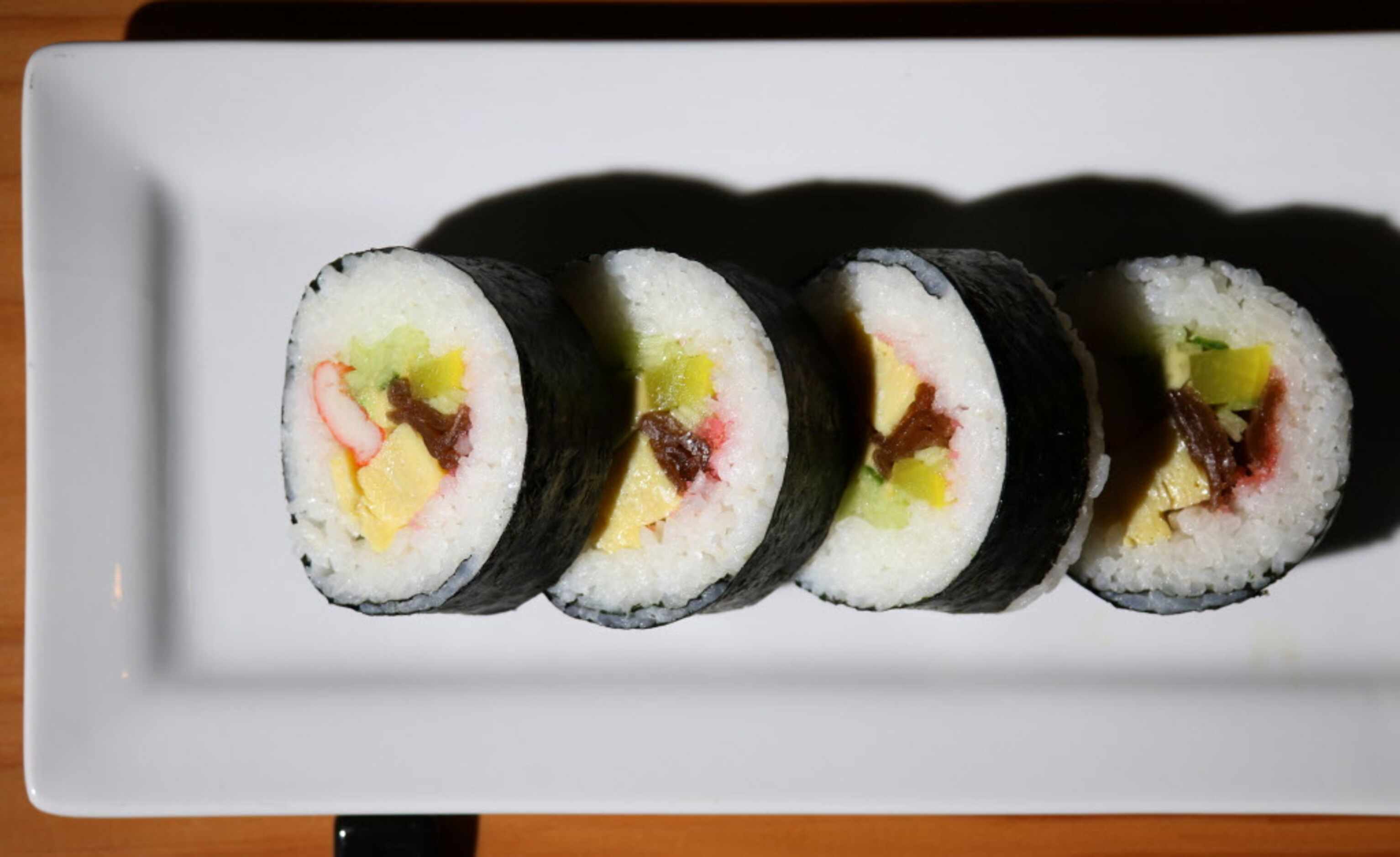 Sushi Bayashi has a great vibe — and hit-or-miss sushi (2 stars)