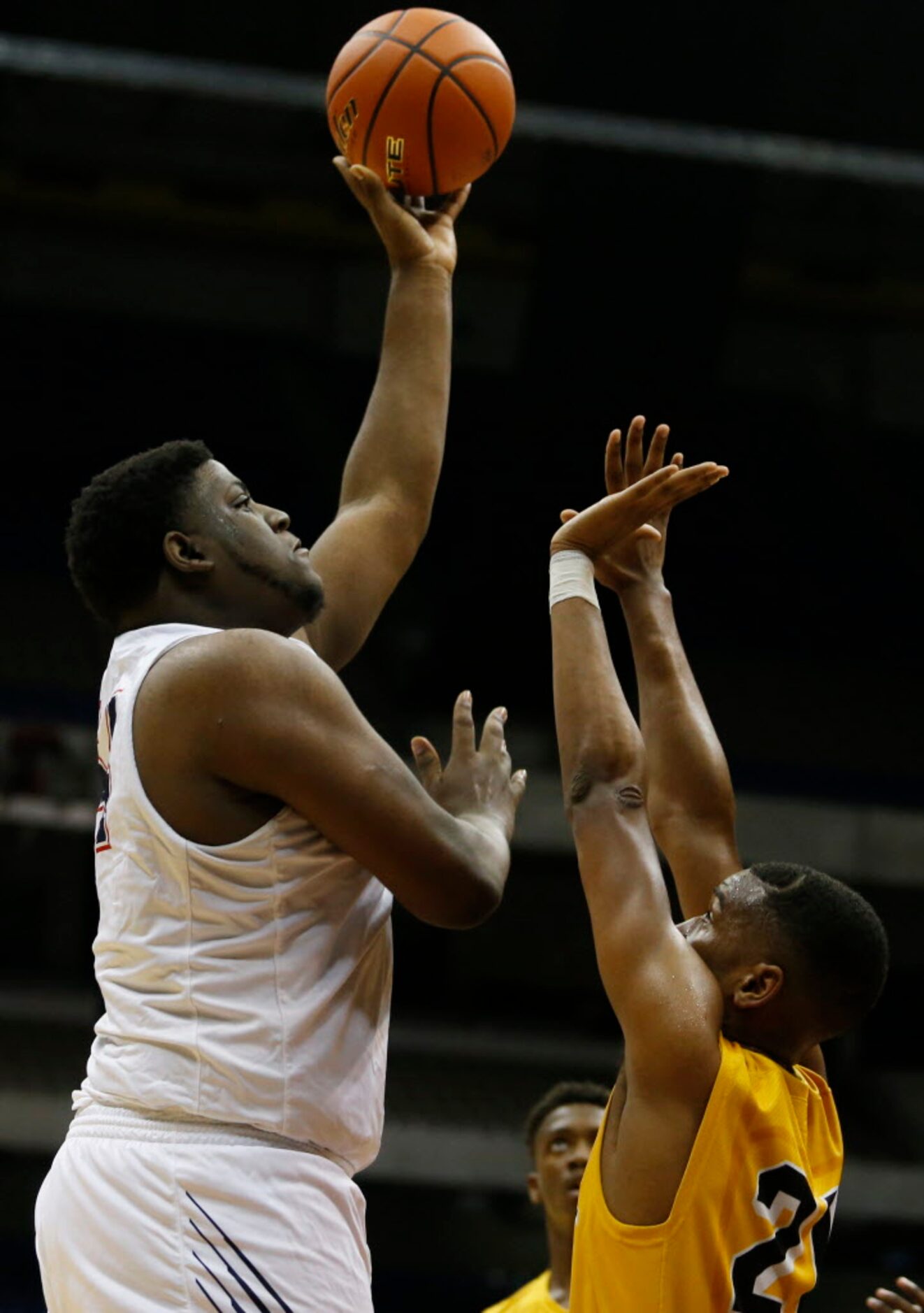 Justin Northwest's Darrell Simpson (54) looks to shoot over Fort Bend Marshall's Floyd...