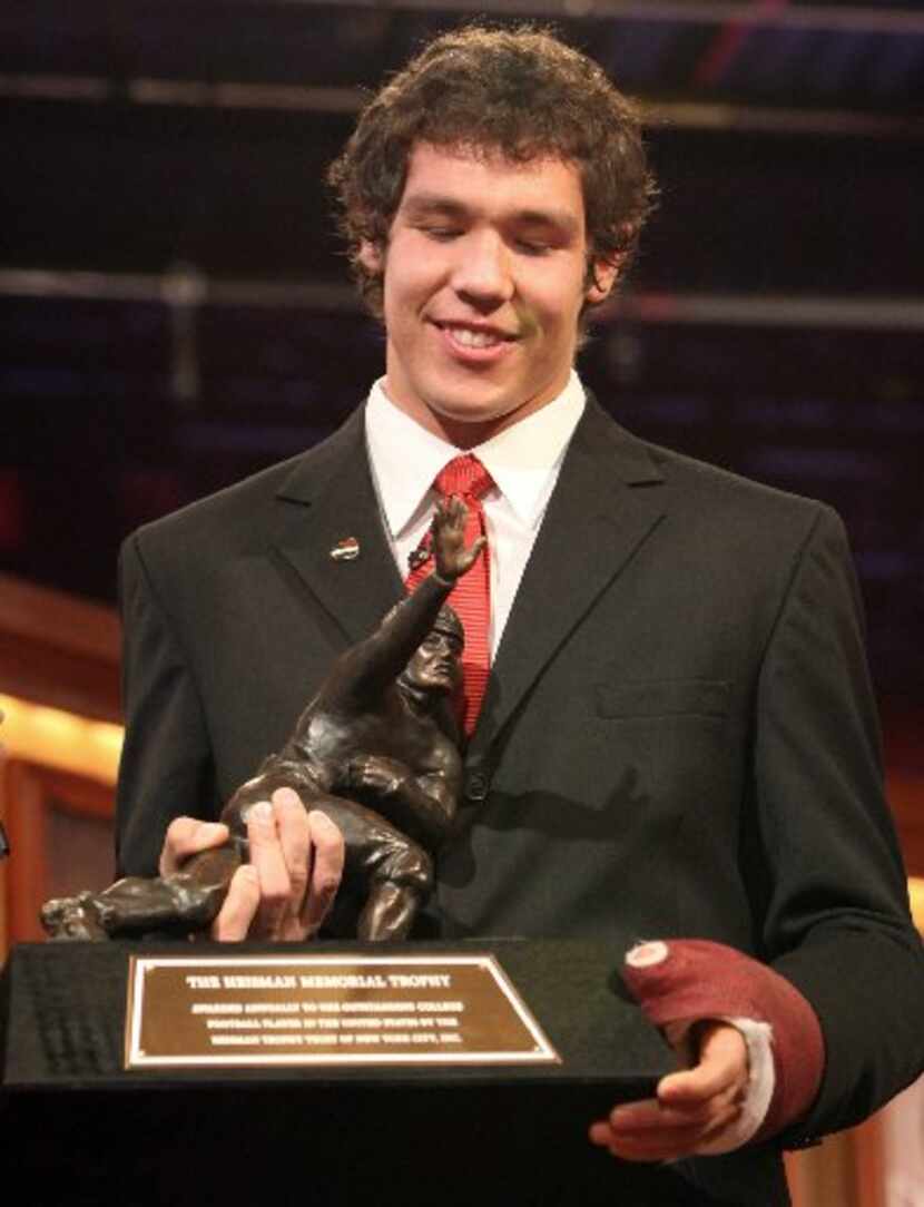 ORG XMIT: *S0425141869* Oklahoma football player Sam Bradford holds the Heisman Trophy after...