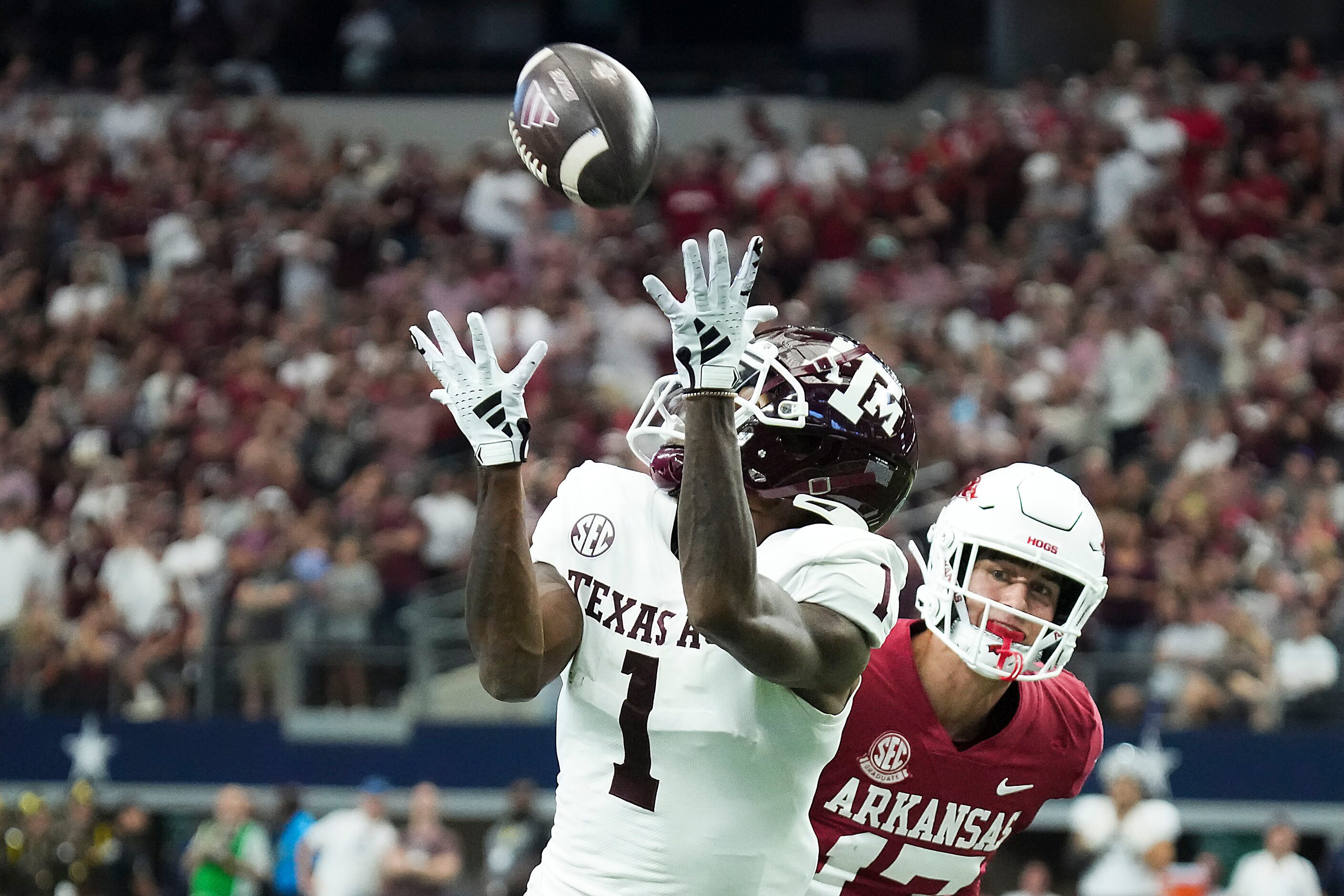 Texas A&M wide receiver Evan Stewart (1) hauls in a 32-yard touchdown pass as Arkansas...