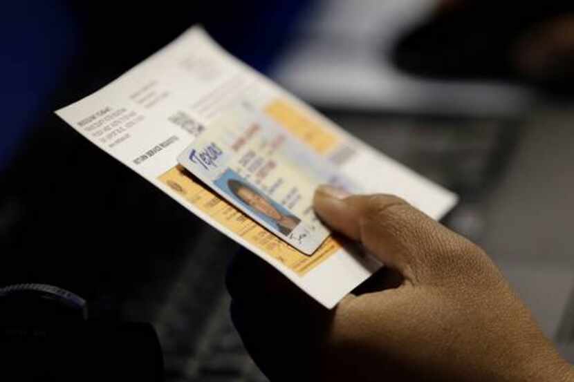 Una corte federal de apelaciones determinó que la Ley de Identificación del Votante de Texas...