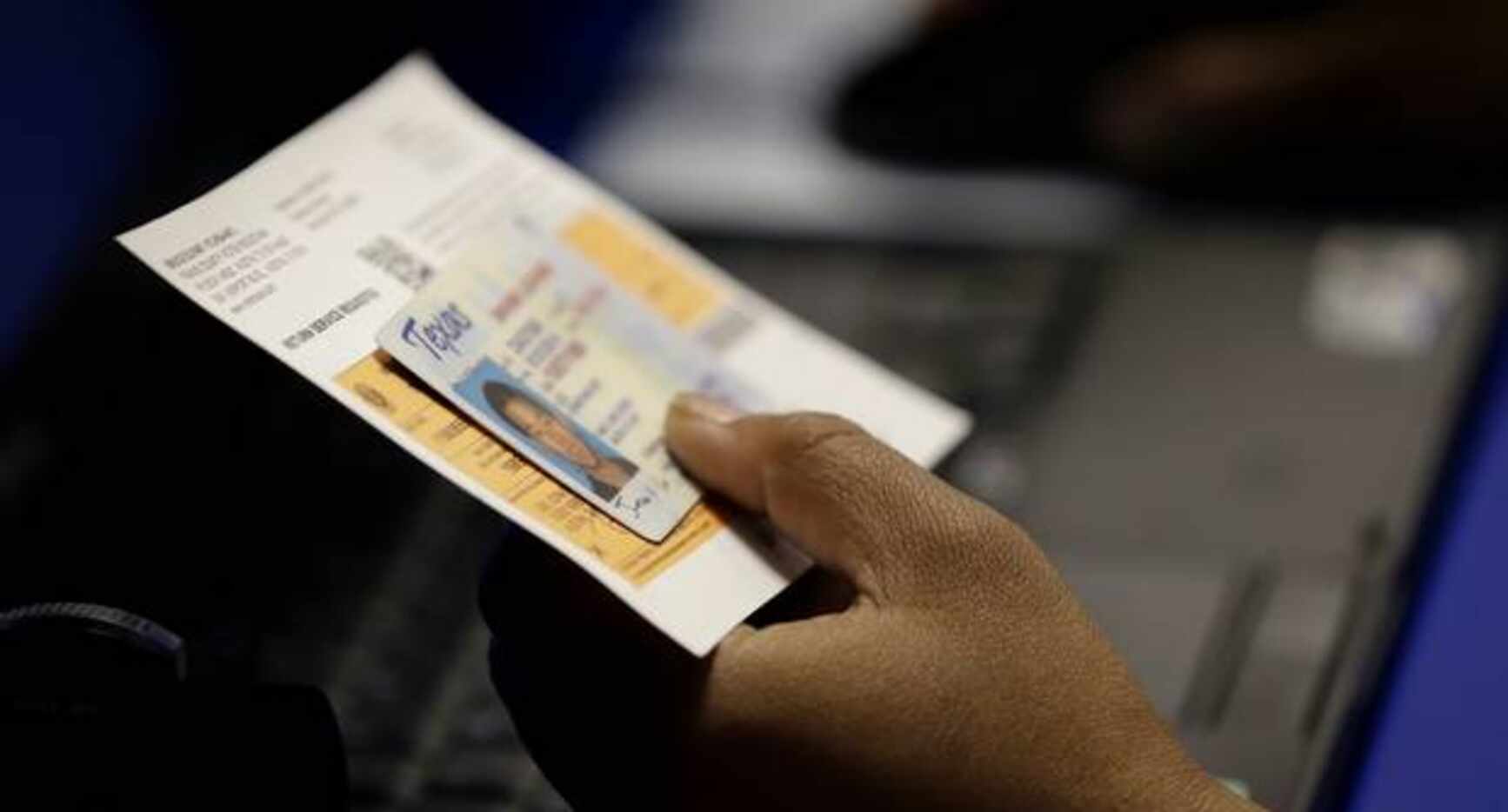 Una corte federal de apelaciones determinó que la Ley de Identificación del Votante de Texas...