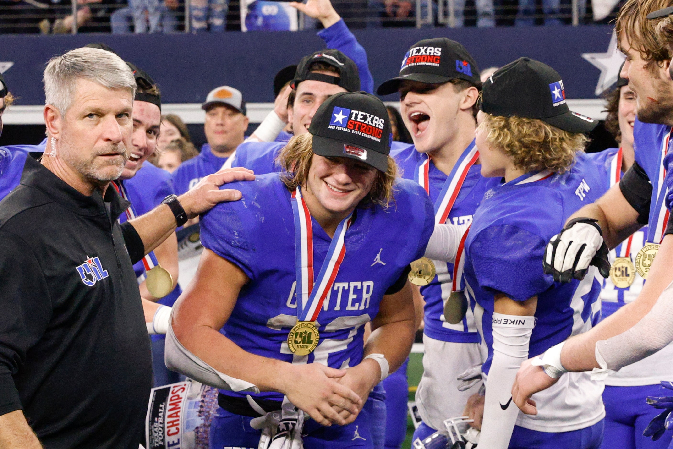 Gunter players congratulate running back Ashton Bennett (32) after being announced as the...