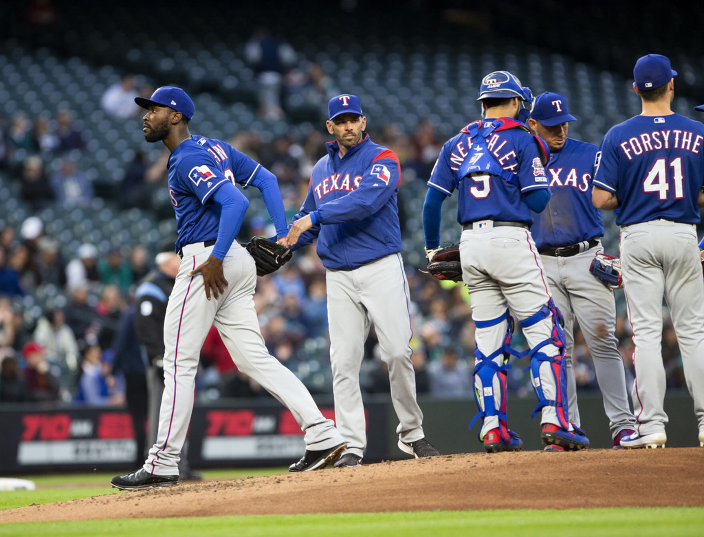 Full coverage: Emotions boil over, Rangers fall to Astros in pivotal ALCS Game  5