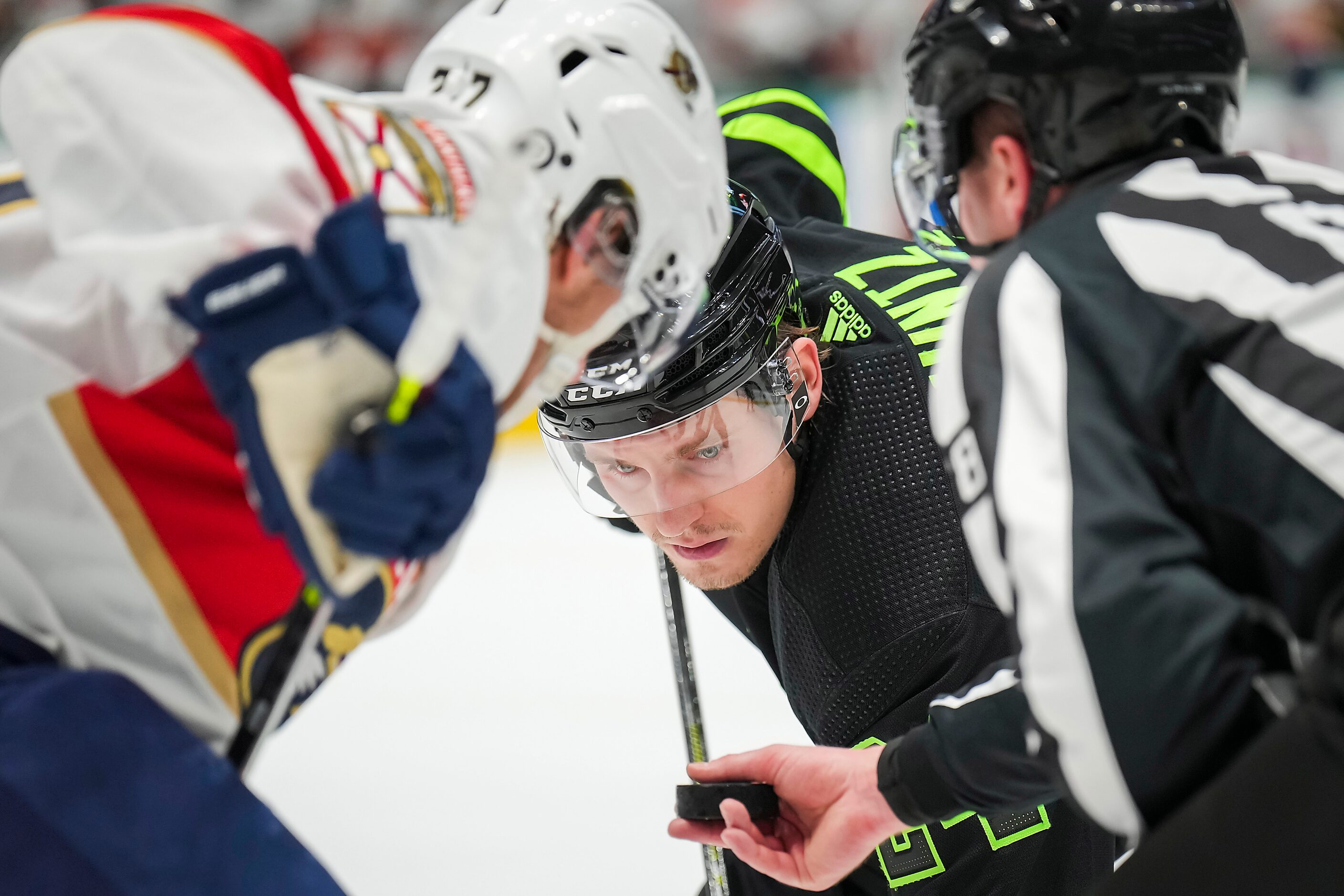 Dallas Stars left wing Roope Hintz (24) eyes the puck on a face off against Florida Panthers...