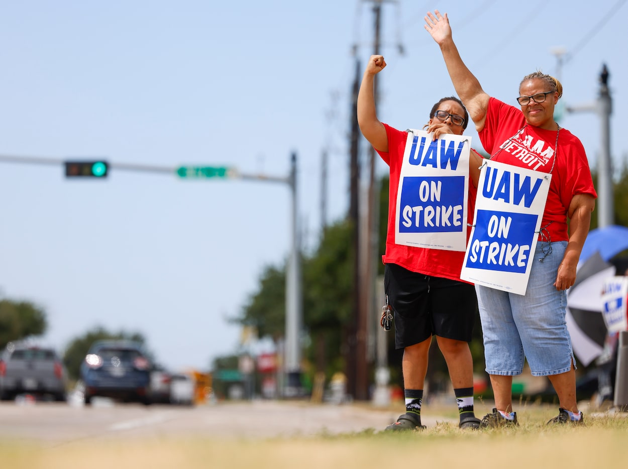 Stellantis distribution center warehouse worker Te’Aja Gillespie (left) and her mother Gia,...