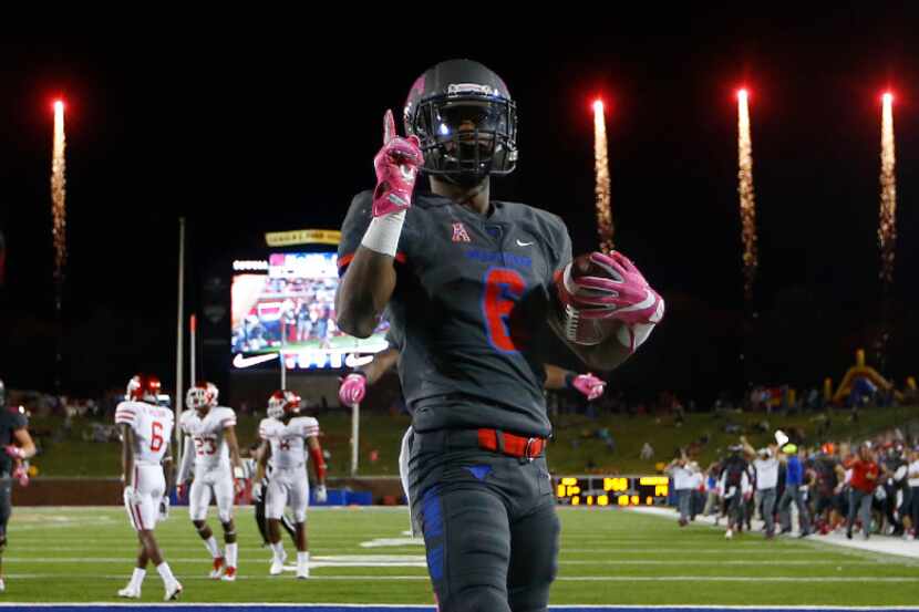 Southern Methodist Mustangs running back Braeden West (6) scores the final touchdown in the...