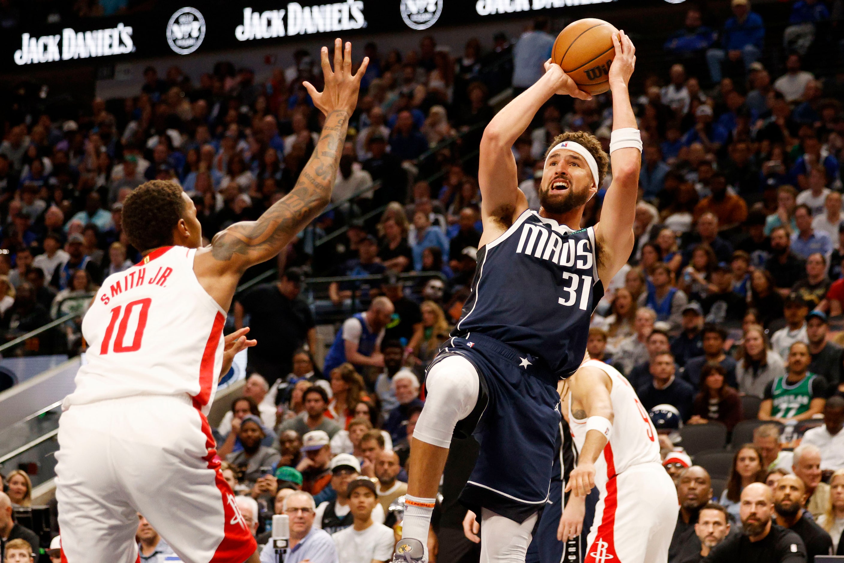 Dallas Mavericks guard Klay Thompson (31) shoots over Houston Rockets forward Jabari Smith...