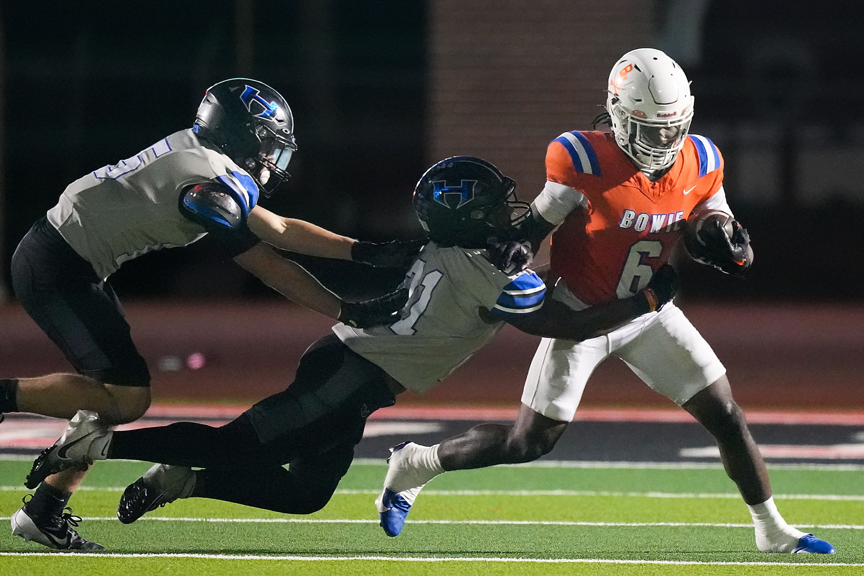 Arlington Bowie running back Darrion Bowers (6) is brought down by Hebron linebacker Aaron...