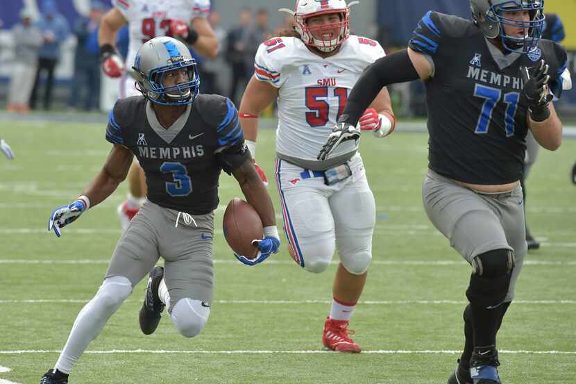 Memphis wide receiver Anthony Miller (3) carries the ball ahead of SMU defensive tackle Pono...