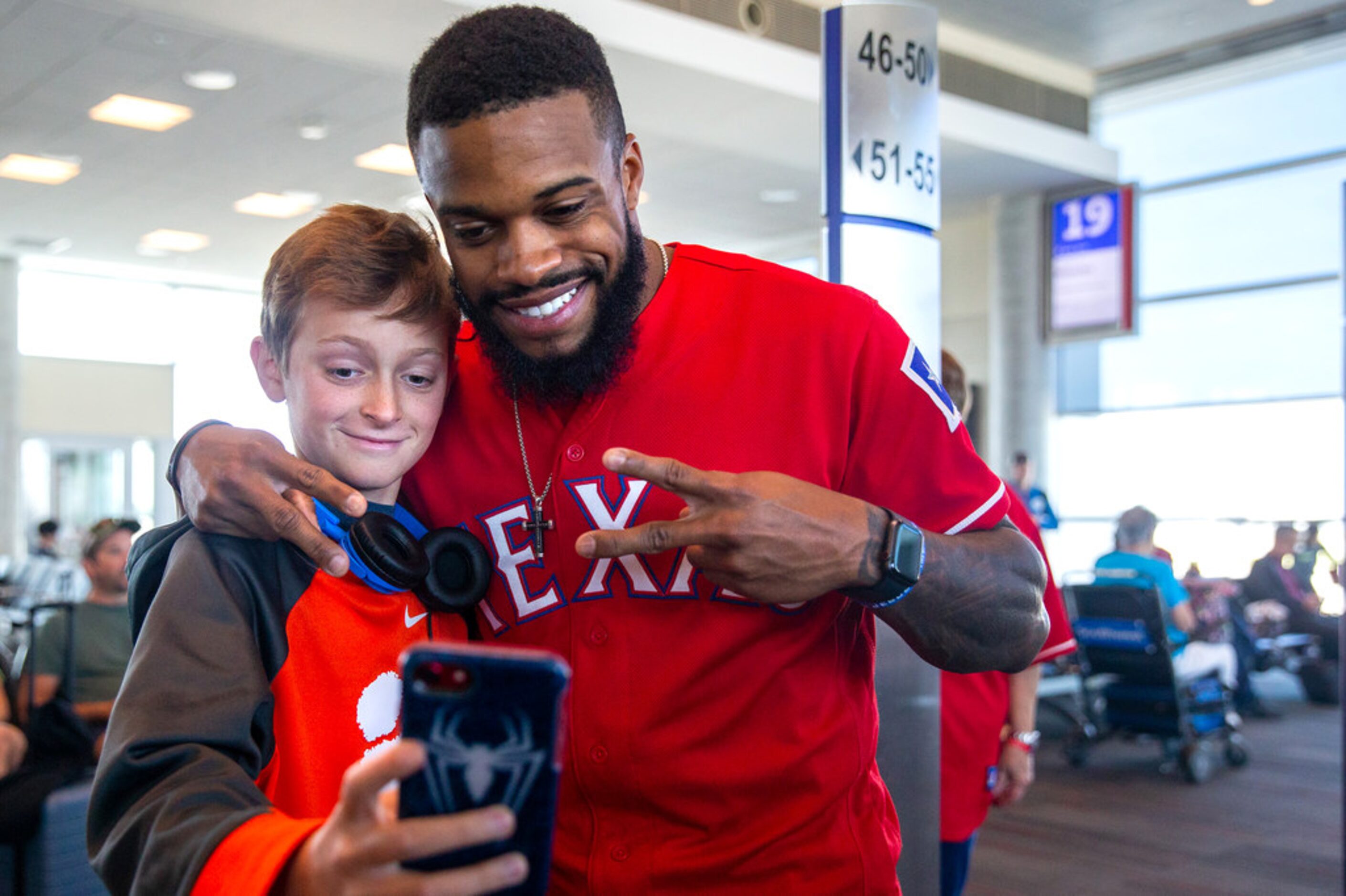 Texas Rangers center fielder Delino DeShields Jr. (right) takes a photograph with Eli...