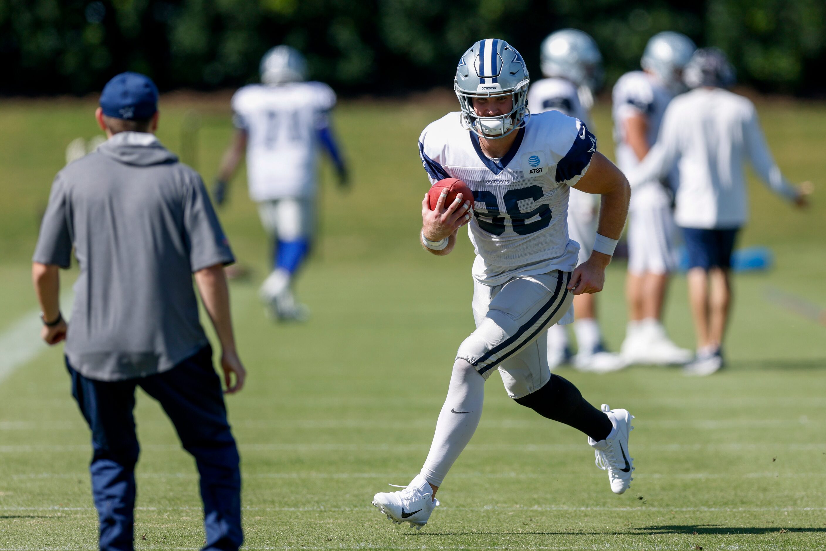 Dallas Cowboys tight end Dalton Schultz (86) runs with the ball during a practice at The...