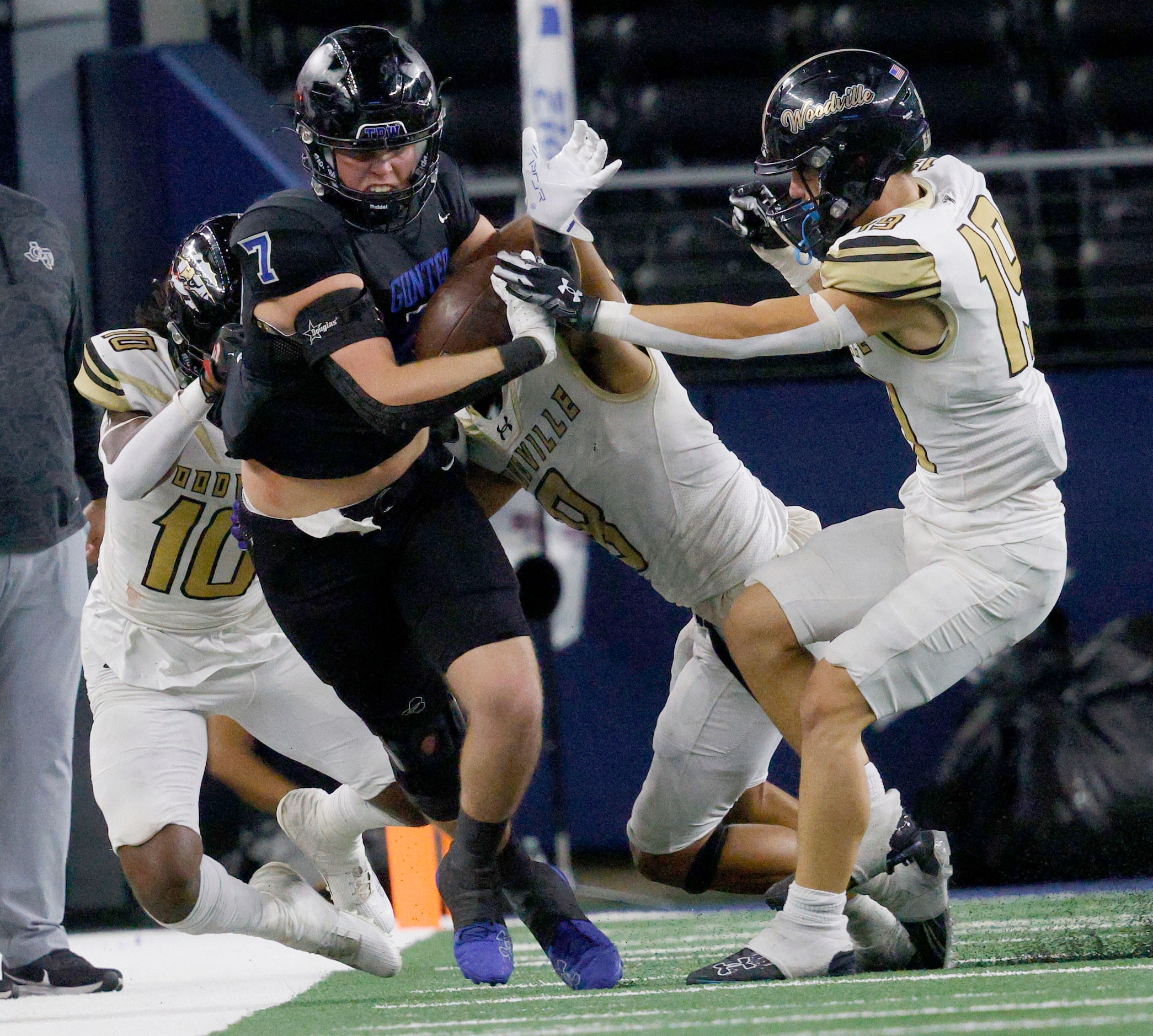 Gunter's  Kane Bolt (7) is tackled by Woodville's Kenneth Rigsby (10), Woodville's Jaythan...