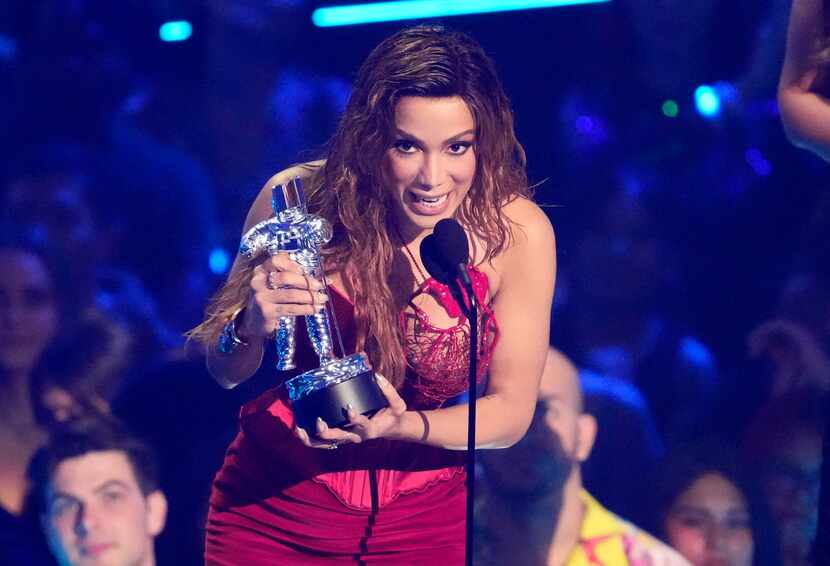 Anitta accepts the award for best latin for "Envolver" at the MTV Video Music Awards at the...