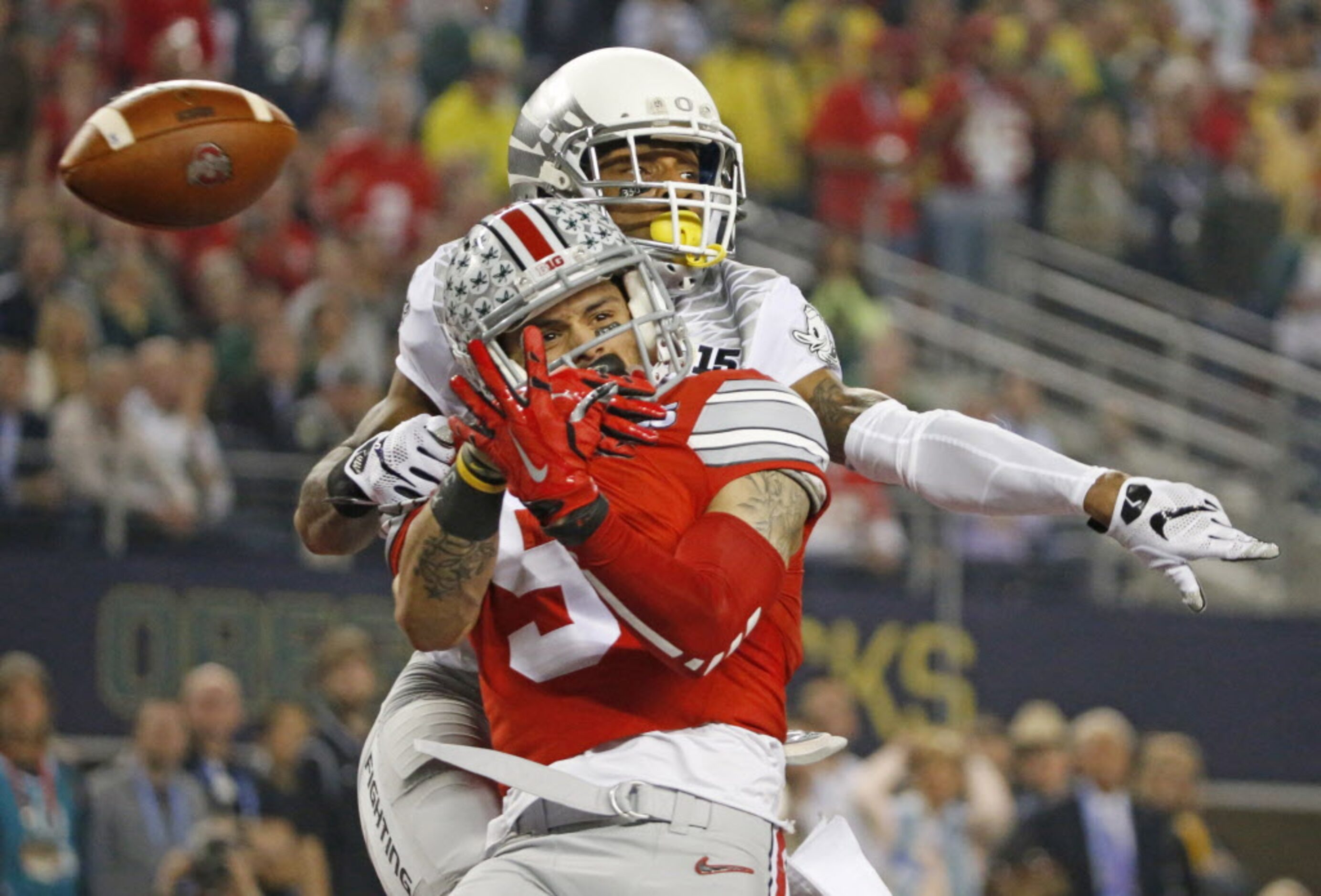 Ohio State Buckeyes wide receiver Devin Smith (9) is interfered with by Oregon Ducks...