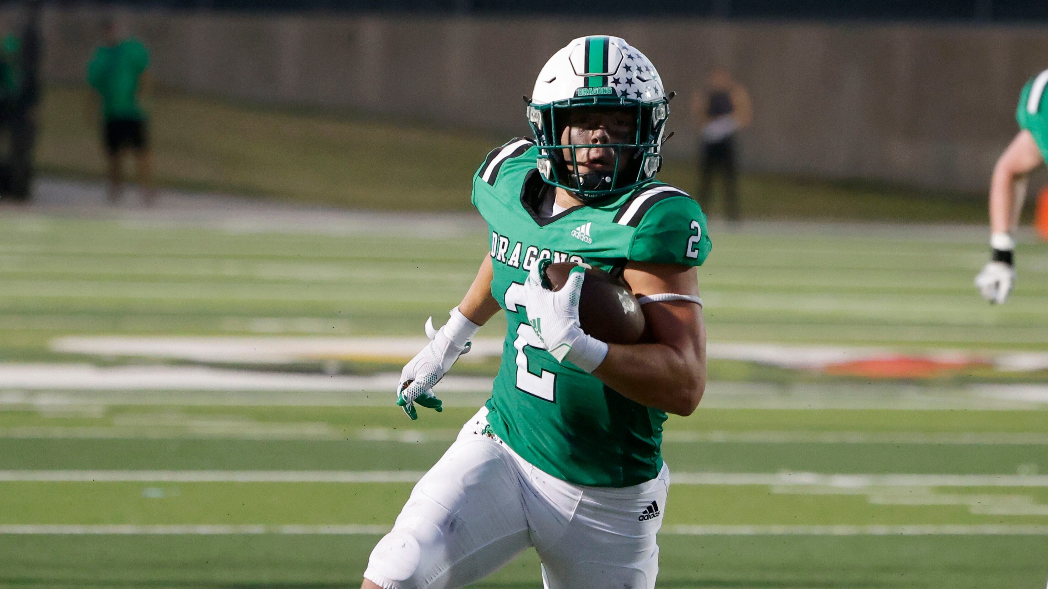 Southlake Carroll running back Owen Allen (2) runs for a touchdown against Arlington Martin...