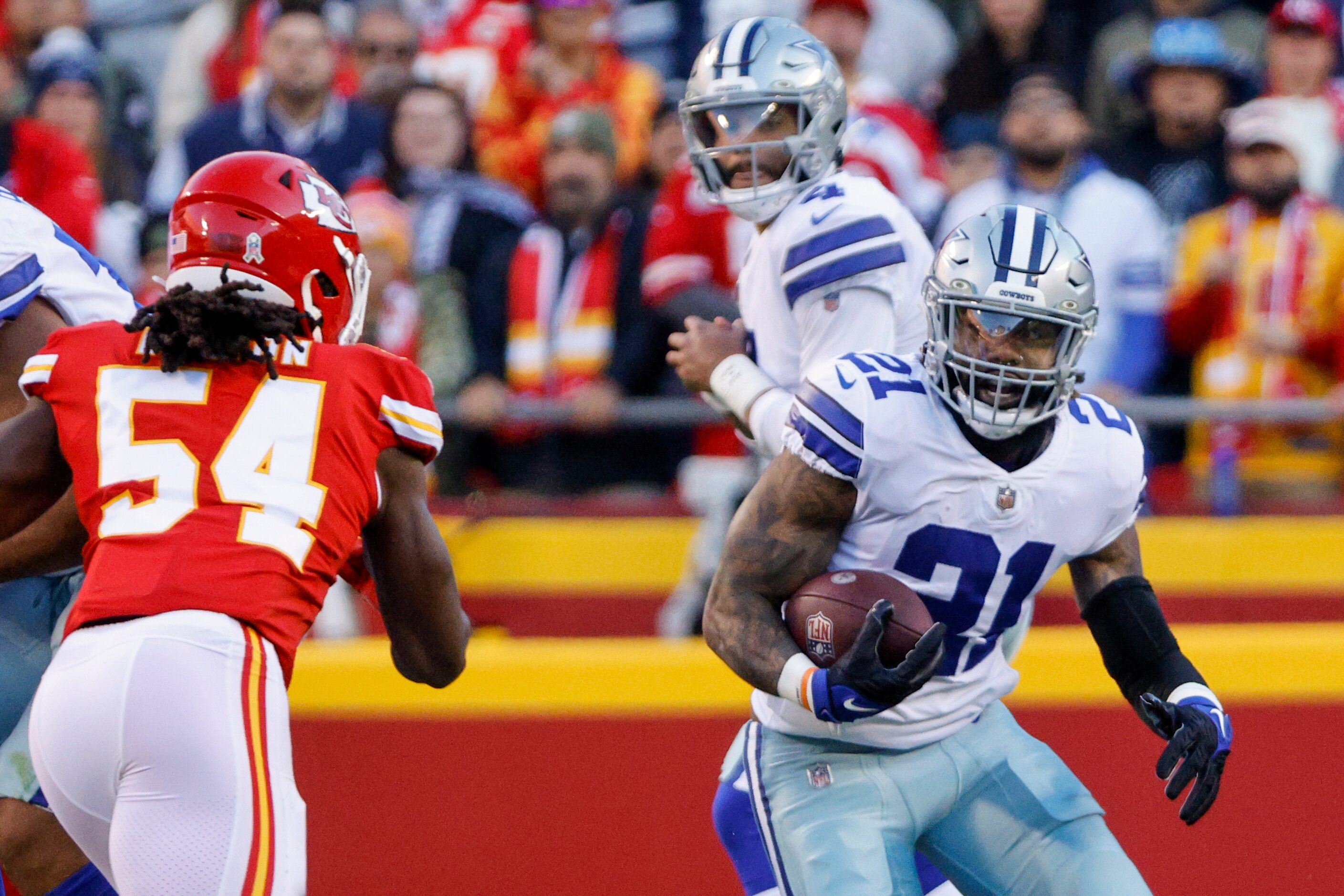 Dallas Cowboys running back Ezekiel Elliott (21) runs the ball past Kansas City Chiefs...