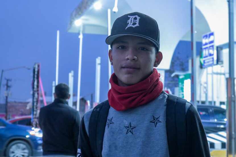 Juan Manuel Herrera, 15, temía que las largas filas lo retrasaran para poder llegar a su...