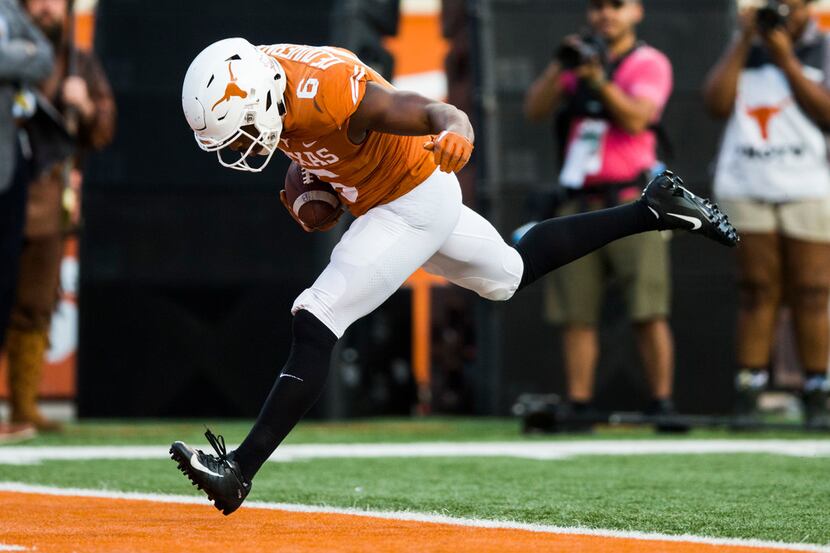 Texas Longhorns wide receiver Devin Duvernay (6) runs to the end zone for a touchdown during...