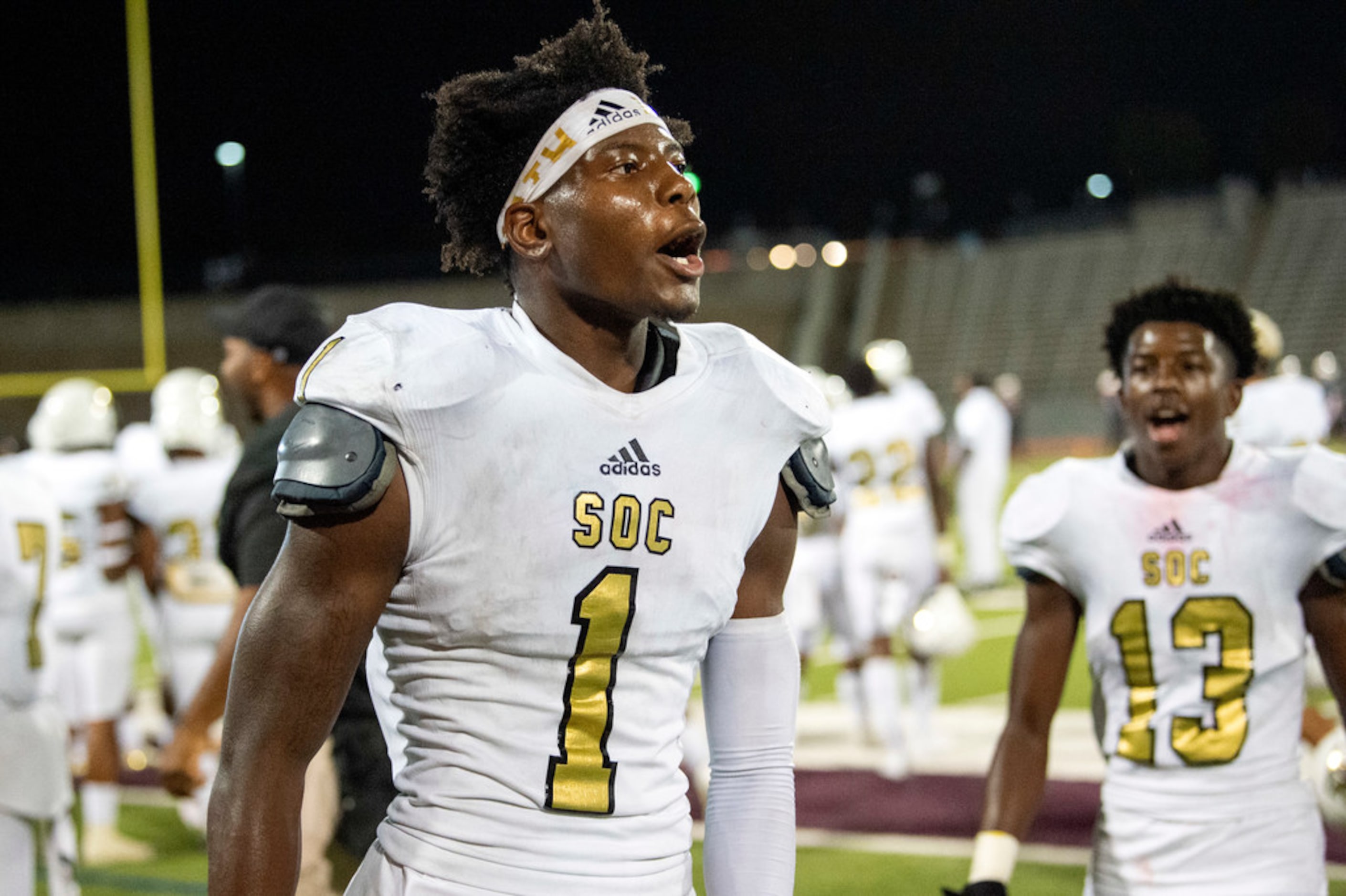 South Oak Cliff junior linebacker Jai Jones (7) hits Skyline sophomore quarterback Darryl...