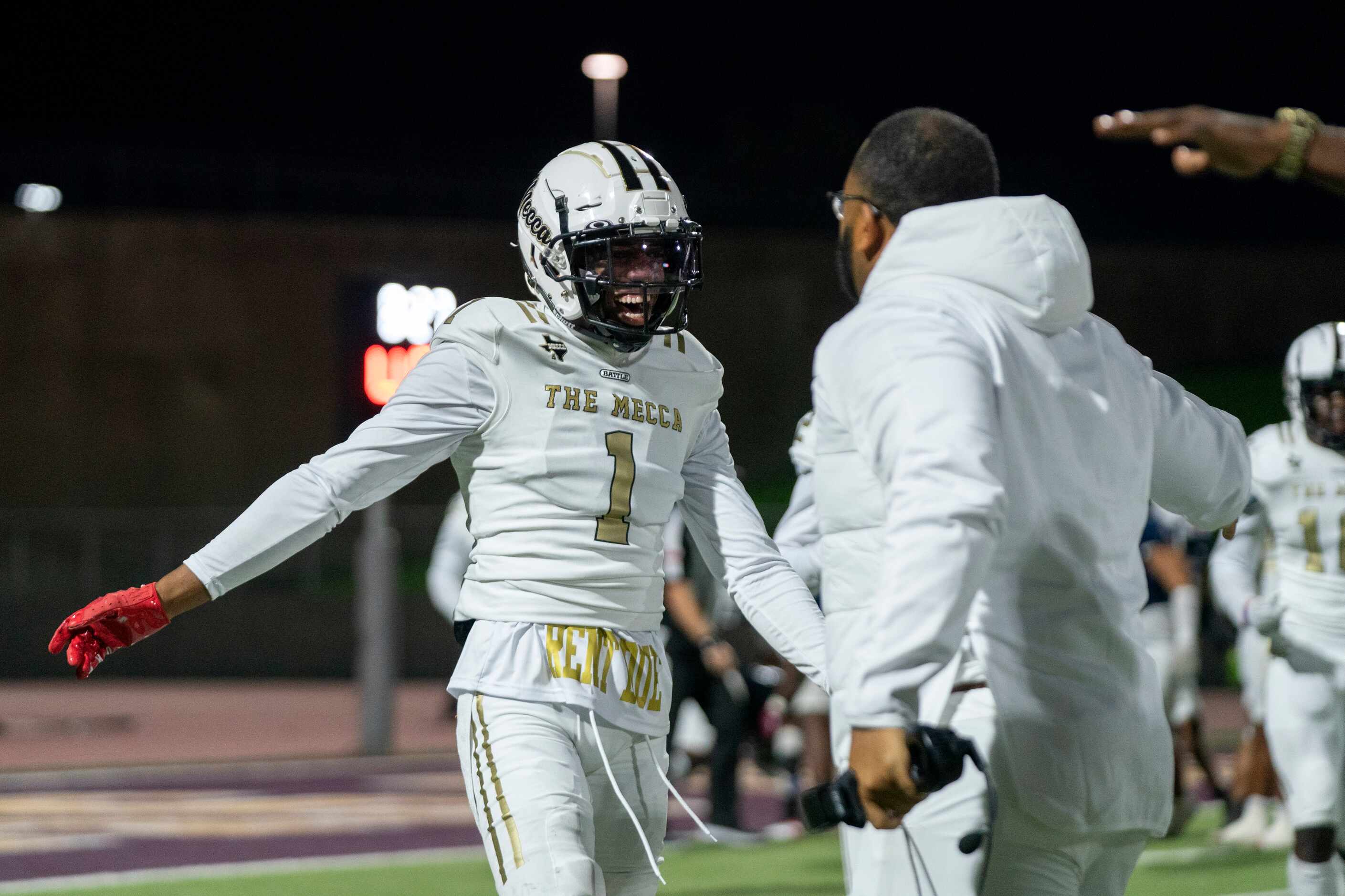 South Oak Cliff senior defensive back Manny Muhammad (1) celebrates with a coach after...
