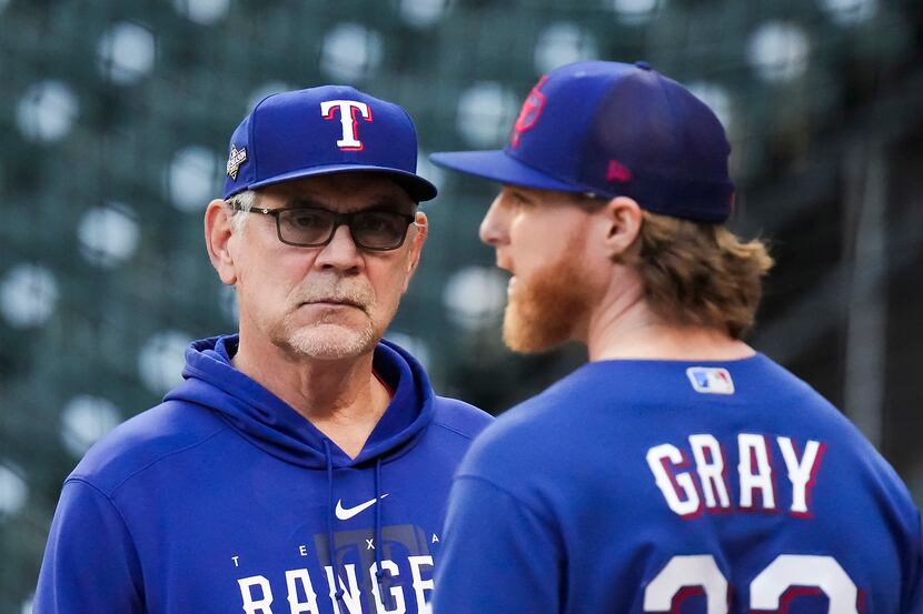Texas Rangers manager Bruce Bochy talks with pitcher Jon Gray after he threw a simulated...