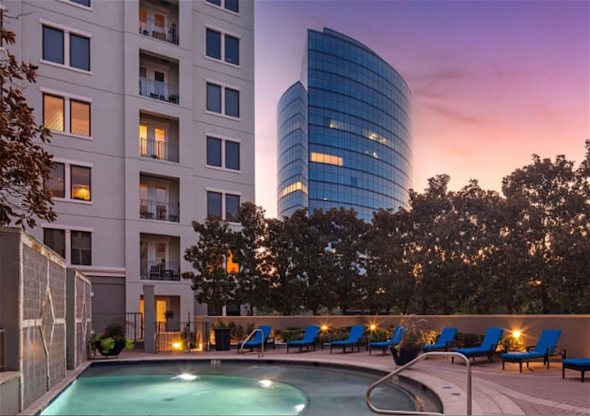 The swimming pool at Rienzi at Turtle Creek overlooks the Oak Lawn area.