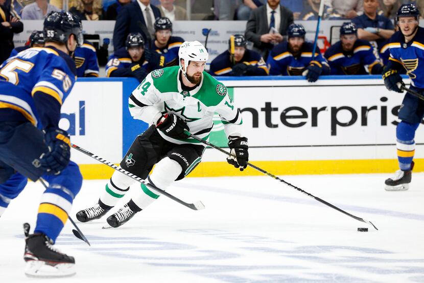 Stars left wing Jamie Benn (14) controls the puck against the St. Louis Blues during the...