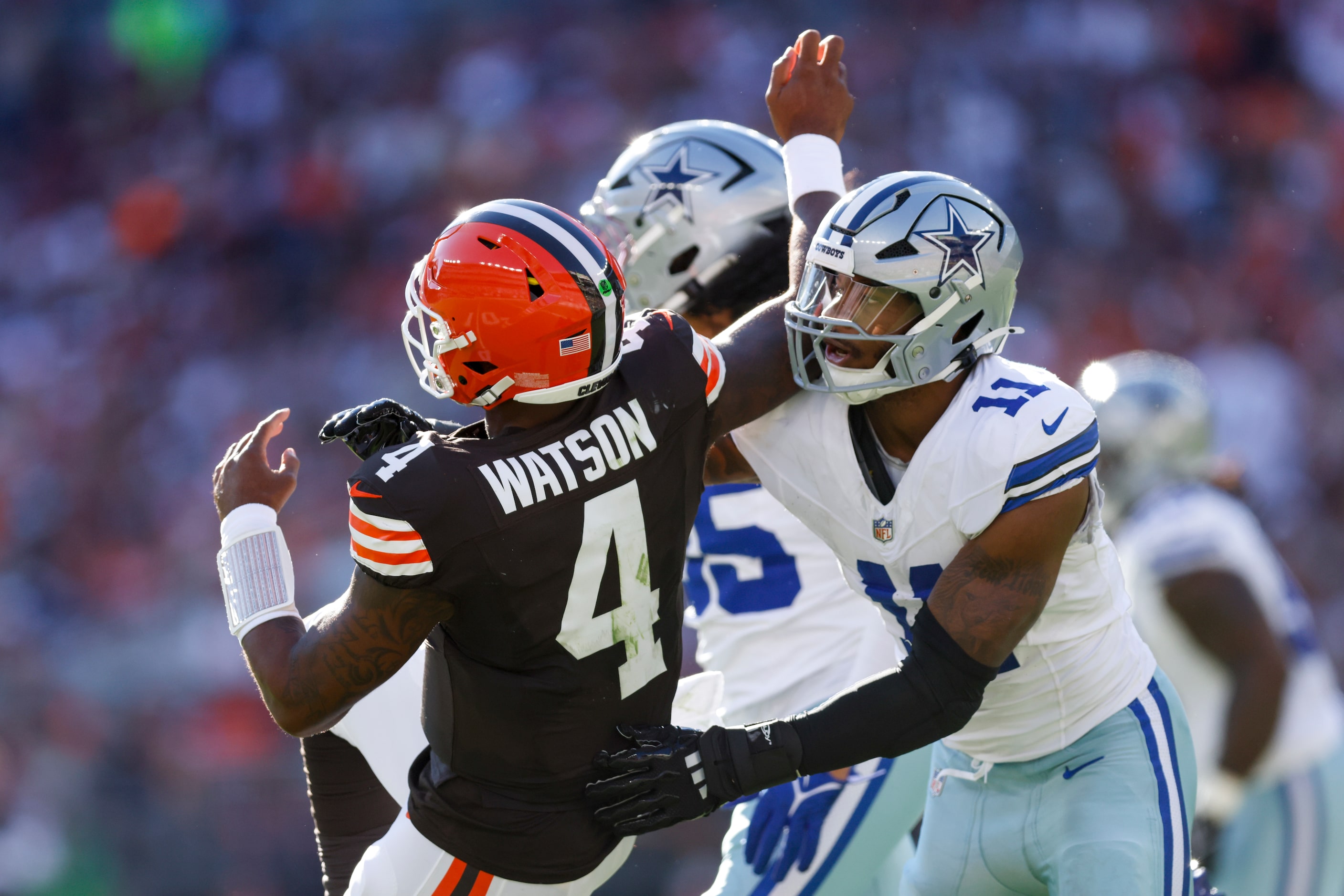 Dallas Cowboys linebacker Micah Parsons (11) hits Cleveland Browns quarterback Deshaun...