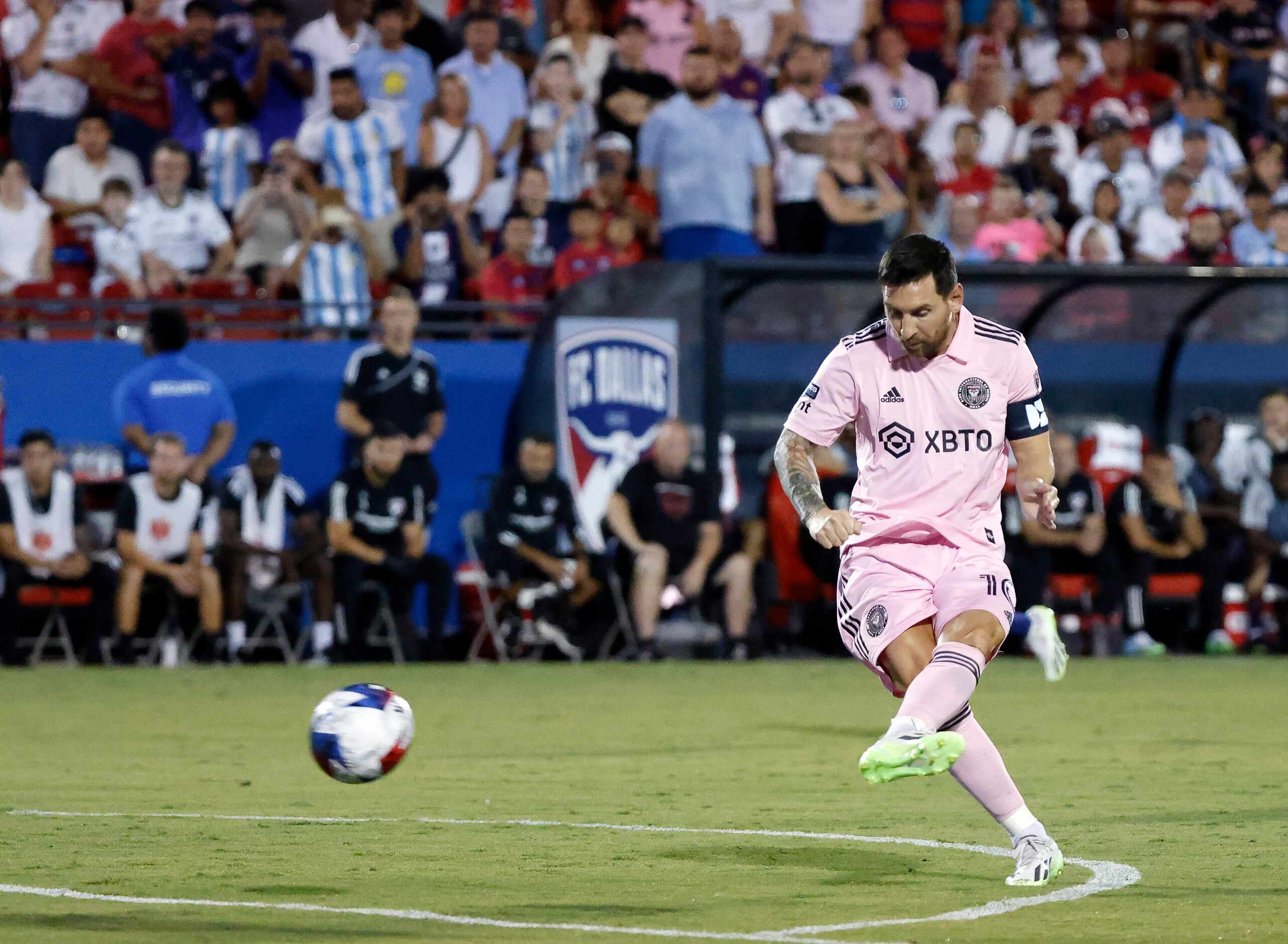 Inter Miami’s Lionel Messi (10) shoots and scores a first half goal against FC Dallas in a...