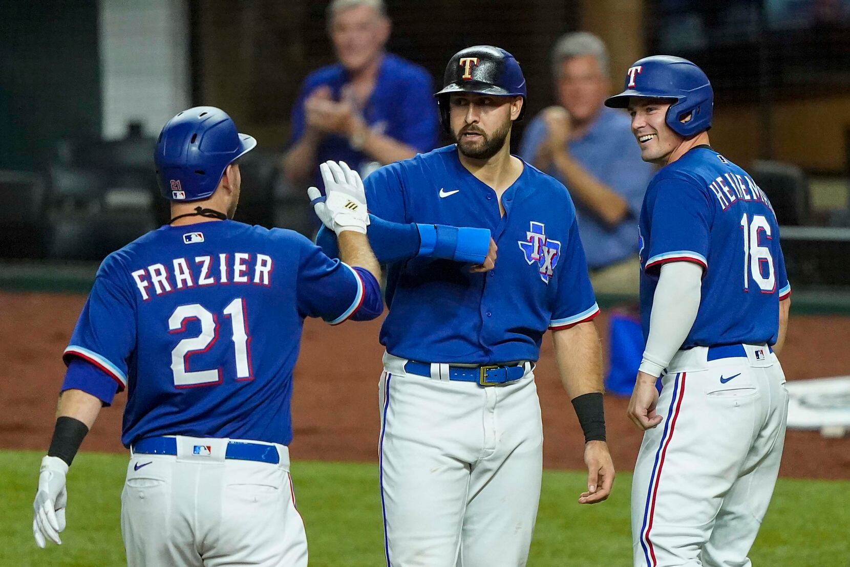 Texas Rangers: Kiner-Falefa makes MLB debut with parents in stands