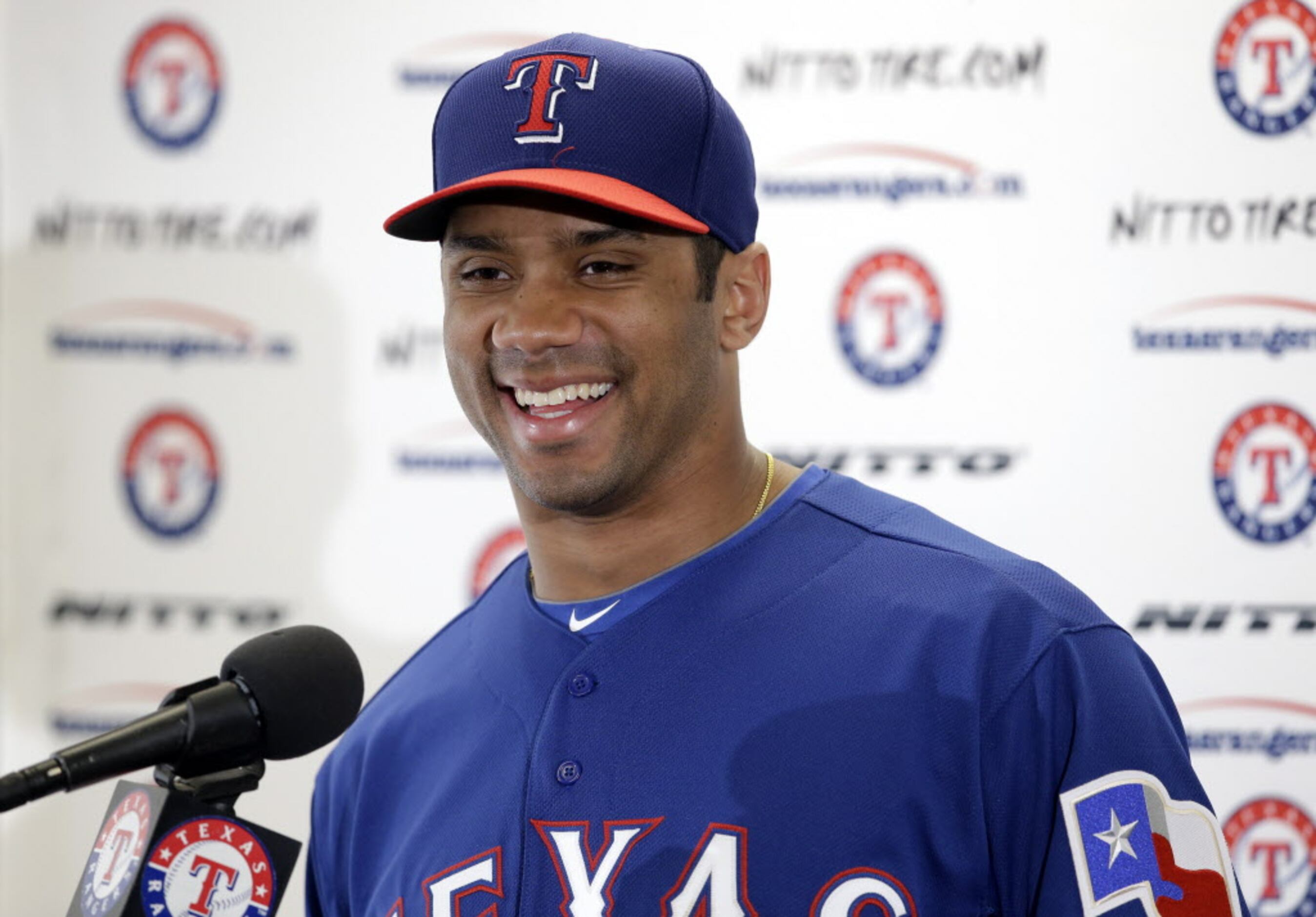 Texas Rangers to sell Russell Wilson merchandise starting Sunday