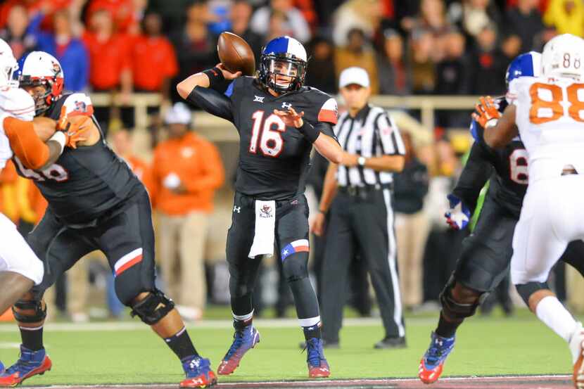 Vincent Testaverde #16 of the Texas Tech Red Raiders passes the ball against the Texas...