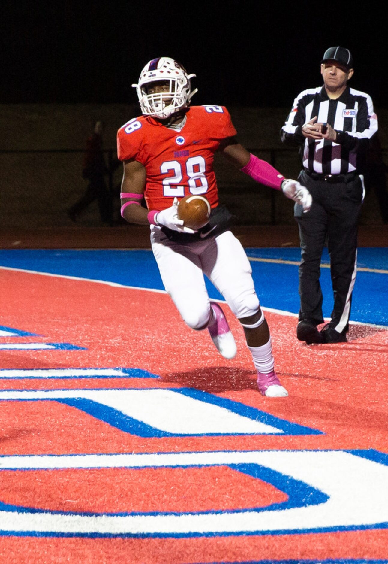 Parish Episcopal running back Cauren Lynch (28) makes a touchdown in the final quarter of...