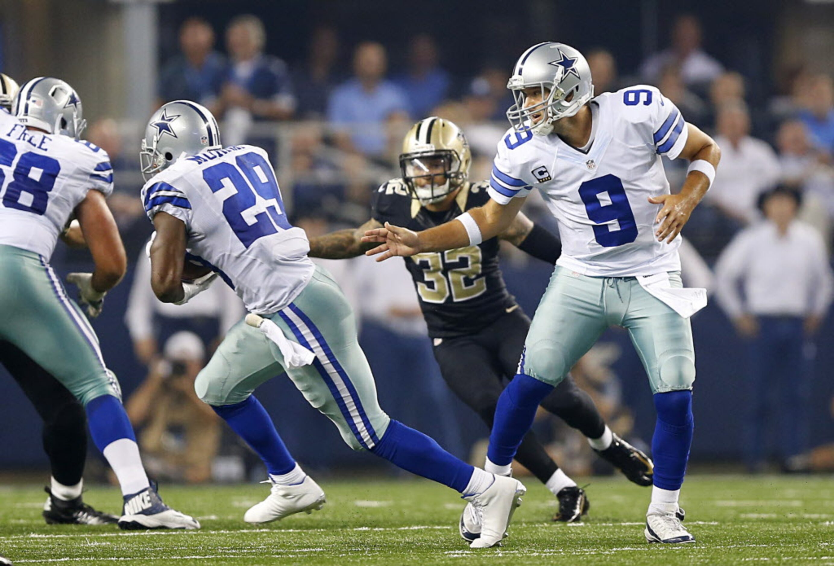 Dallas Cowboys quarterback Tony Romo (9) hands off to Dallas Cowboys running back DeMarco...