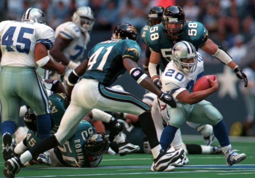 10/19/97 Dallas Cowboys Sherman Williams makes a gain of  11 yards on a play against the...