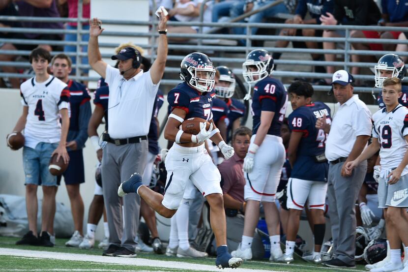 Ryan freshman wide receiver Billy Bowman jr. (7) catches a pass from Ryan senior quarterback...